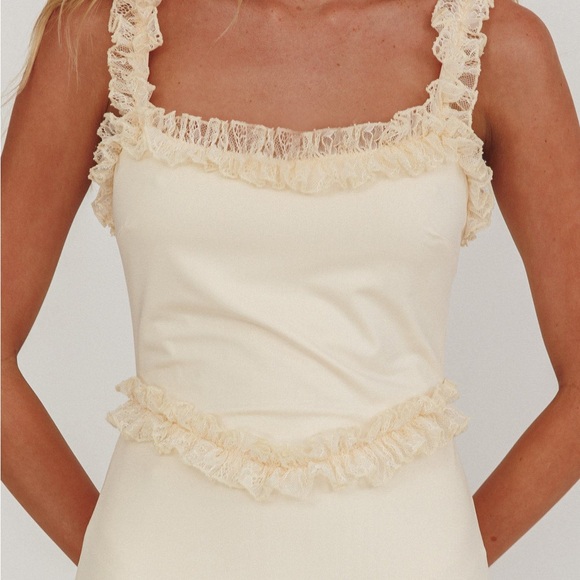 Selfie Leslie HERE COMES THE SUN  Olivera Lace Frill Trim Maxi Dress Cream Small - Picture 3 of 8